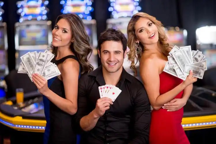 မိုဘိုင်းဖုန်းတွင် h57777 APP ဒေါင်းလုတ်ပြီး Sportsbook ကစားနေသည်